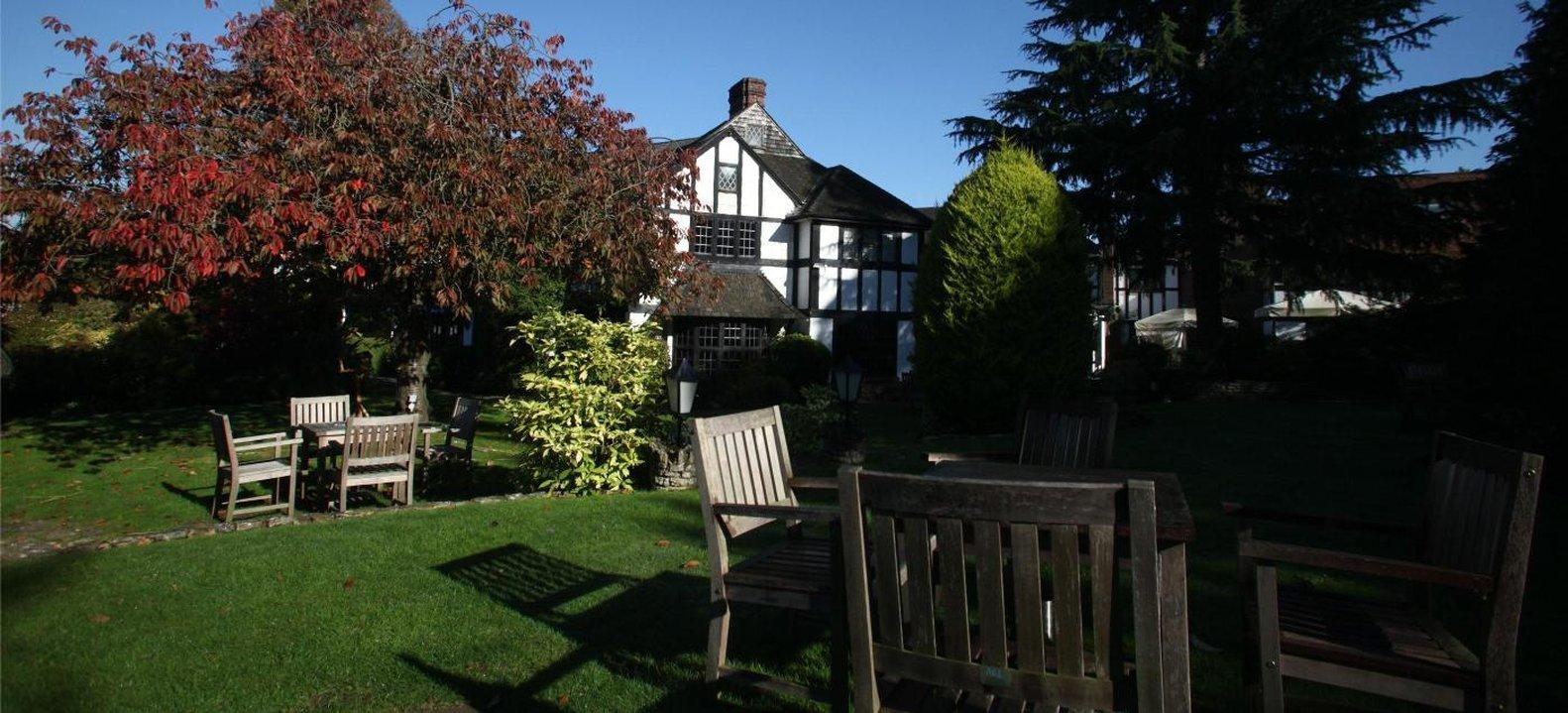 Thatchers East Horsley Exterior photo