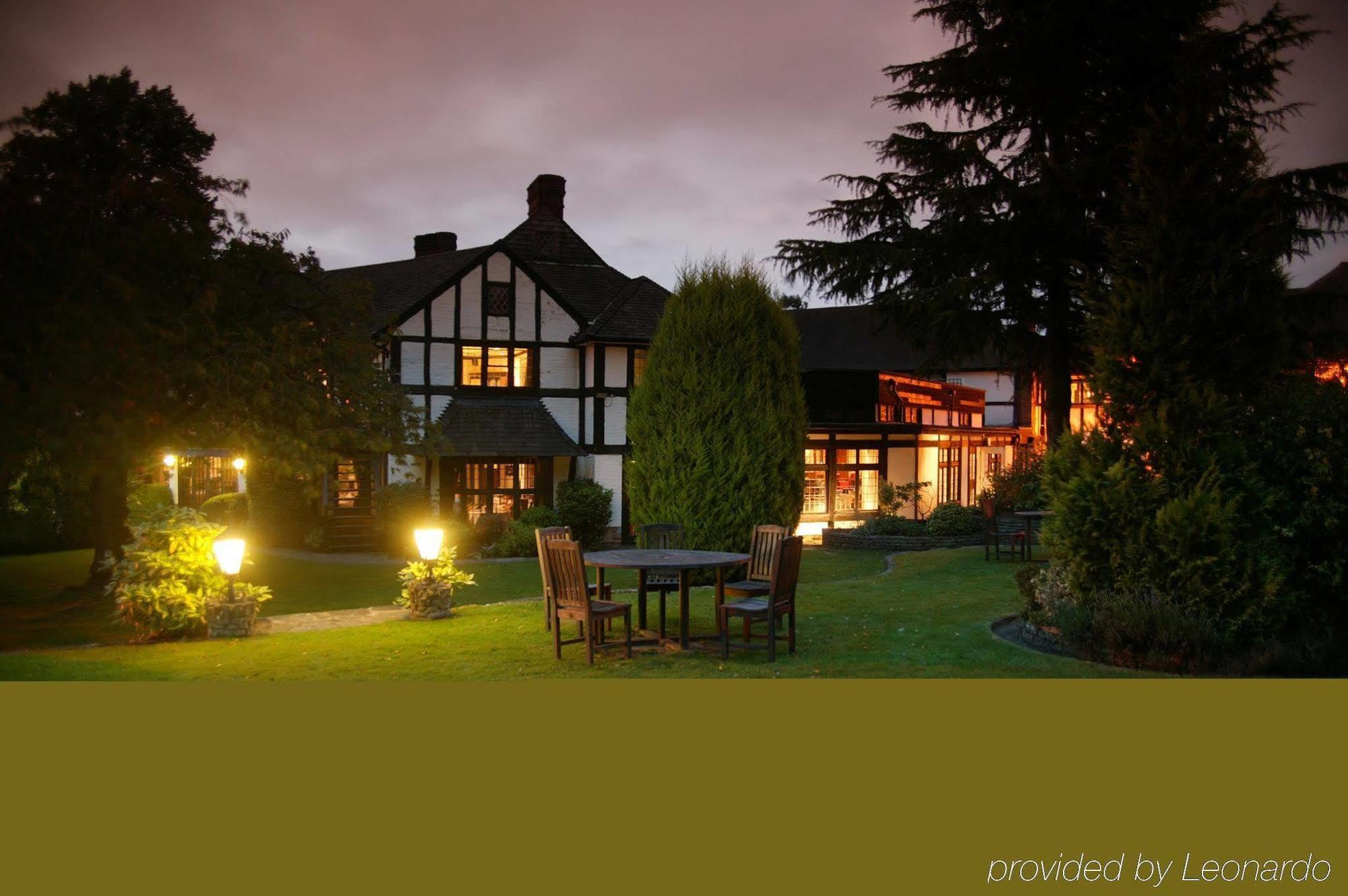 Thatchers East Horsley Exterior photo