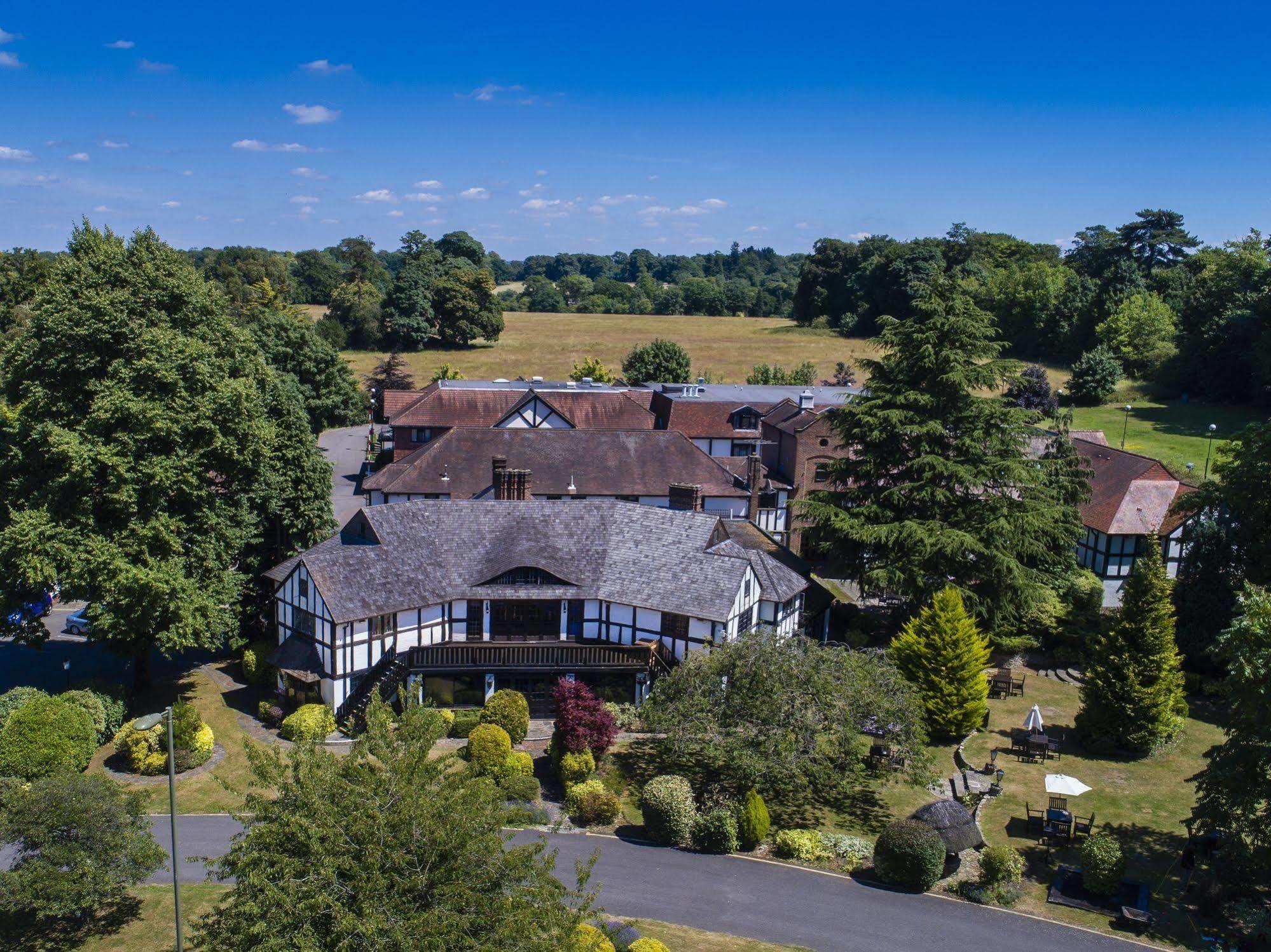 Thatchers East Horsley Exterior photo